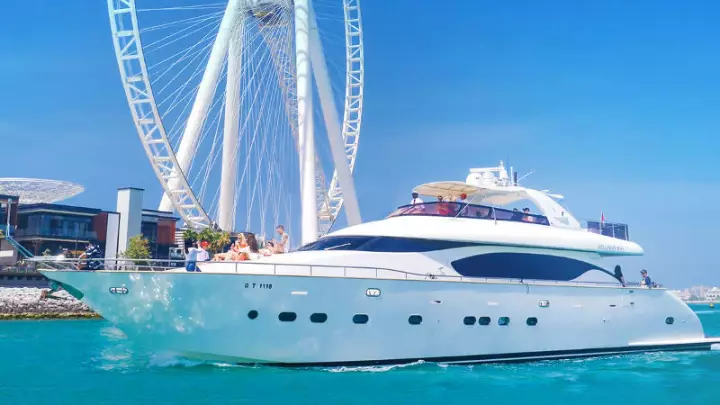 Unterwegs im Luxusboot: Yachtcharter in den Gewässern Dubais